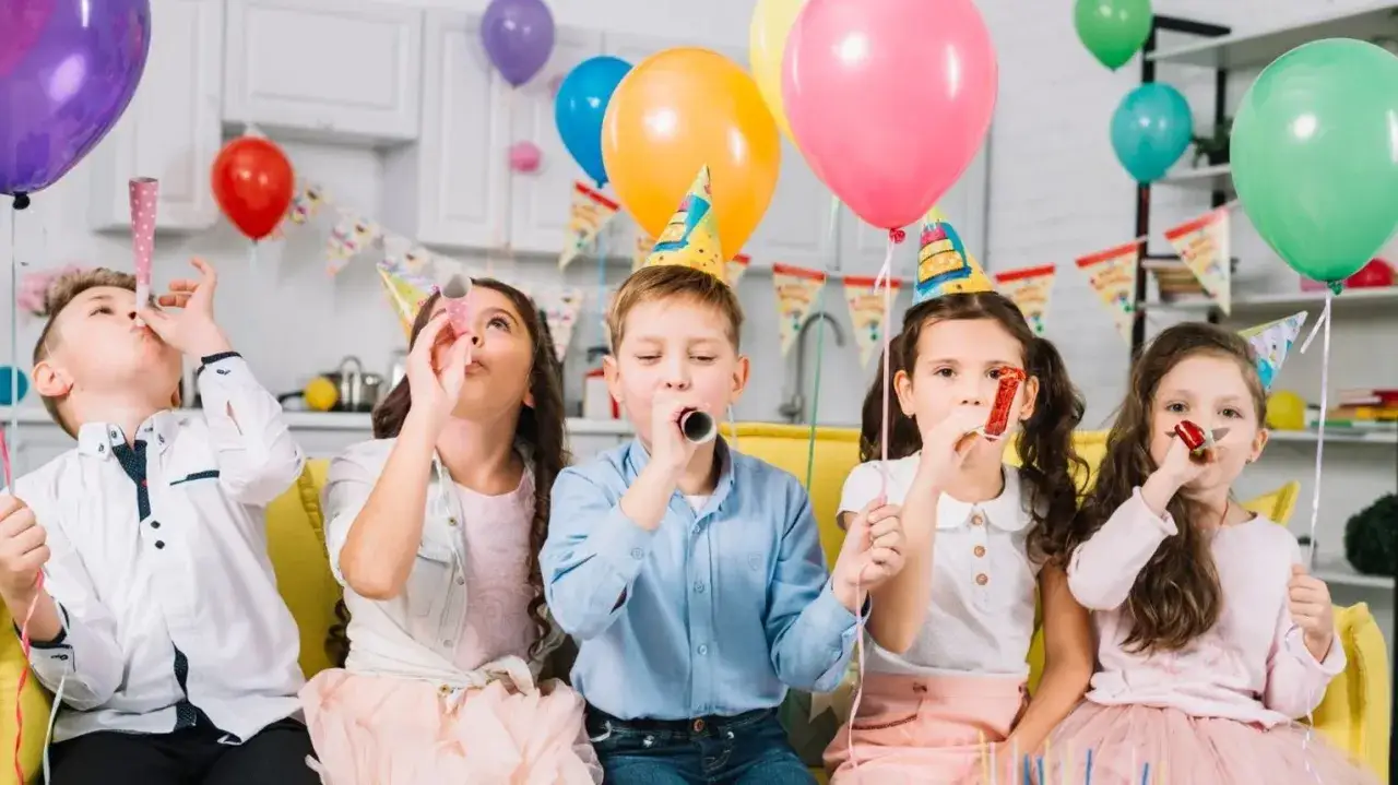 Jak łatwo wiązać balony razem – proste kroki do pięknych dekoracji na imprezy