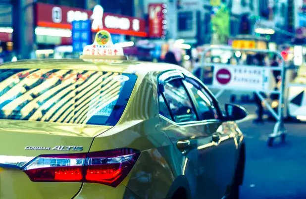 Pomysł na biznes z własnym samochodem — jak wykorzystać auto do zarobku?