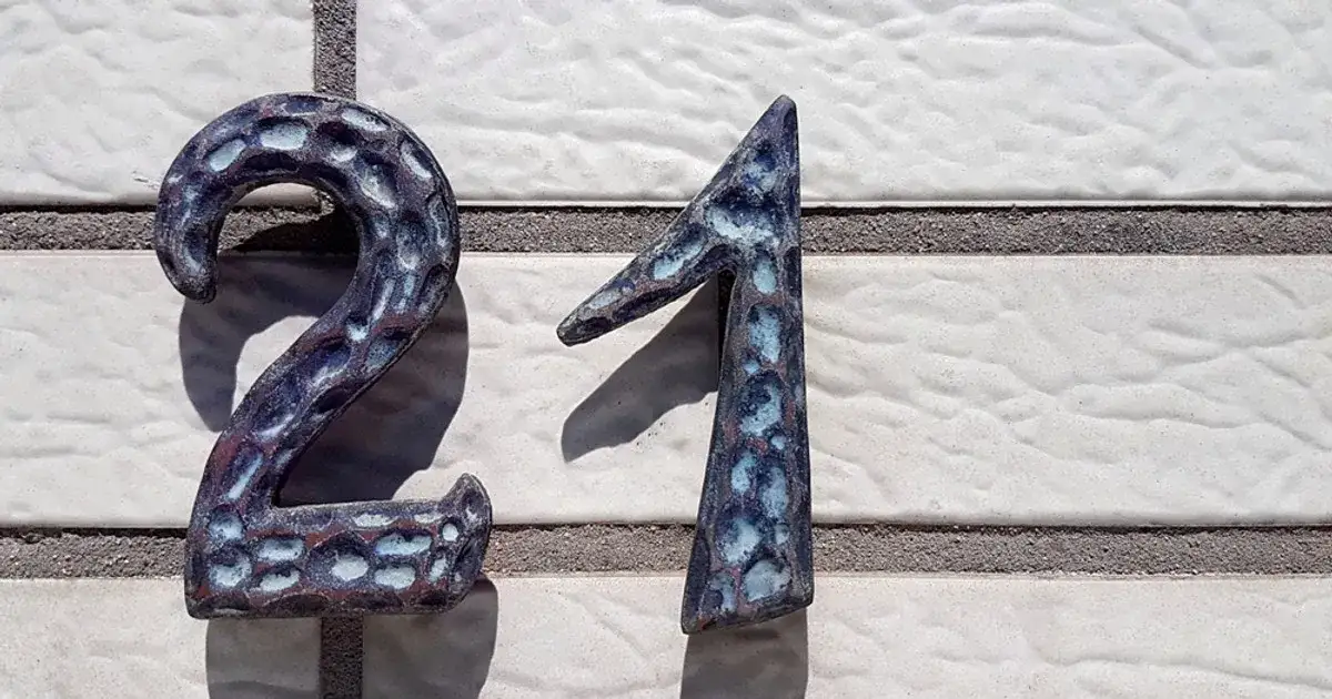 Co oznacza liczba 21 w numerologii? Odkryj jej głębokie znaczenie