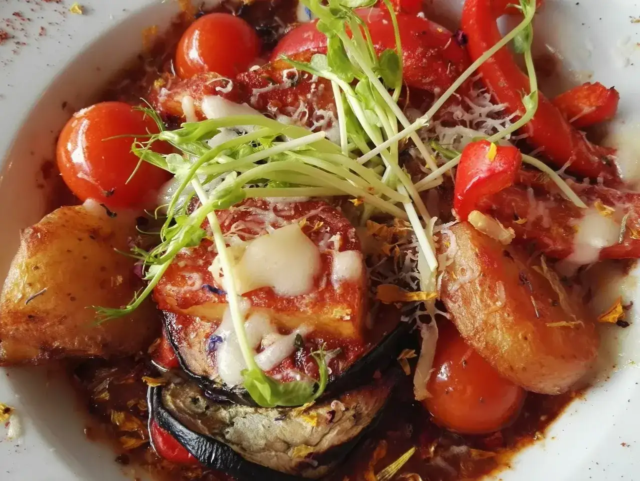 Bezmięsne obiady: Szybkie, tanie i sycące przepisy na każdy dzień