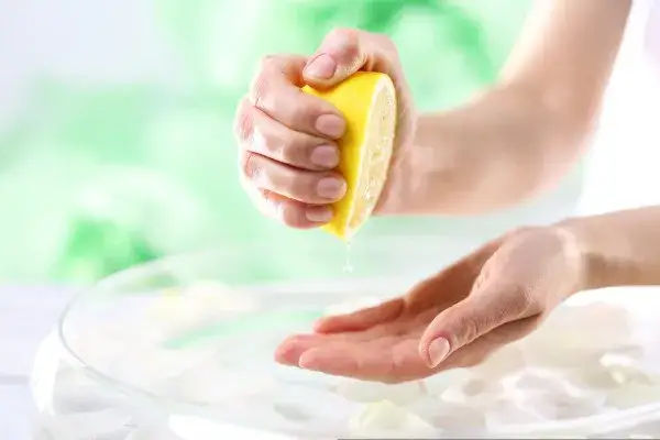 Skuteczne sposoby na to, czym zmyć vanish z rąk bez podrażnień