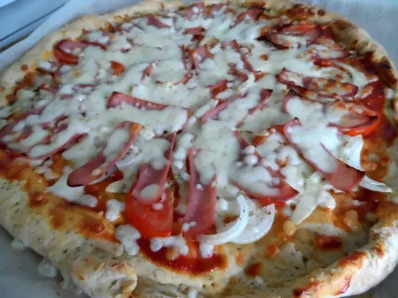 Idealne ciasto na pizzę jak z Pizza Hut - puszyste i łatwe do zrobienia