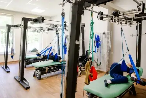 Rehabilitacja ogólnoustrojowa NFZ: Komu, jak i kiedy przysługuje?