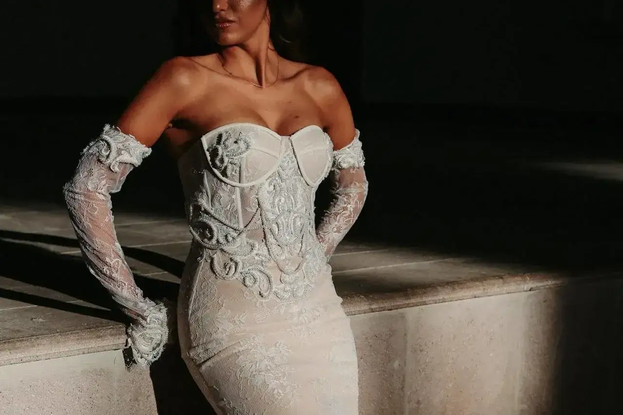 Czy pan młody może widzieć suknię ślubną? Przesąd czy First Look?