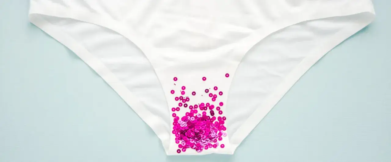 Ile trwa pierwsza miesiączka? Odkryj, co wpływa na jej długość