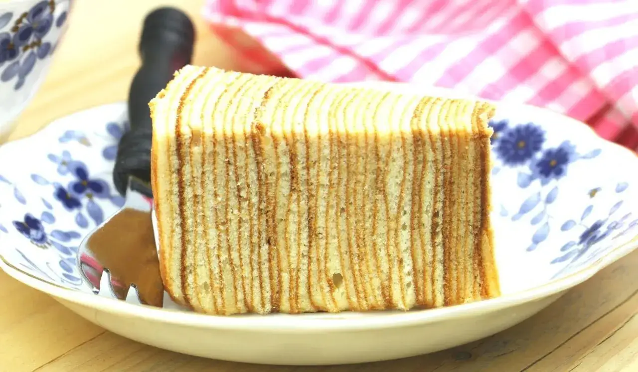 Domowy sękacz z piekarnika: czy biszkopt to sekret?