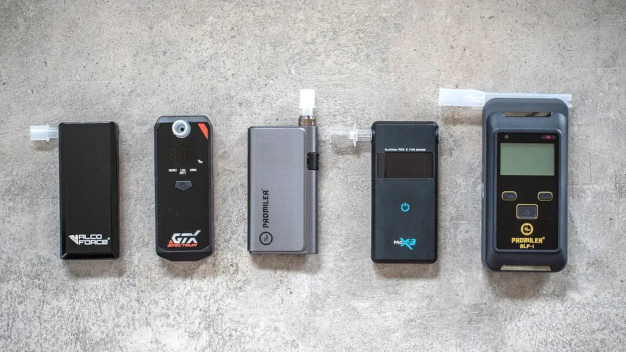 Alkomat elektrochemiczny: Jaki wybrać? Poradnik i ranking