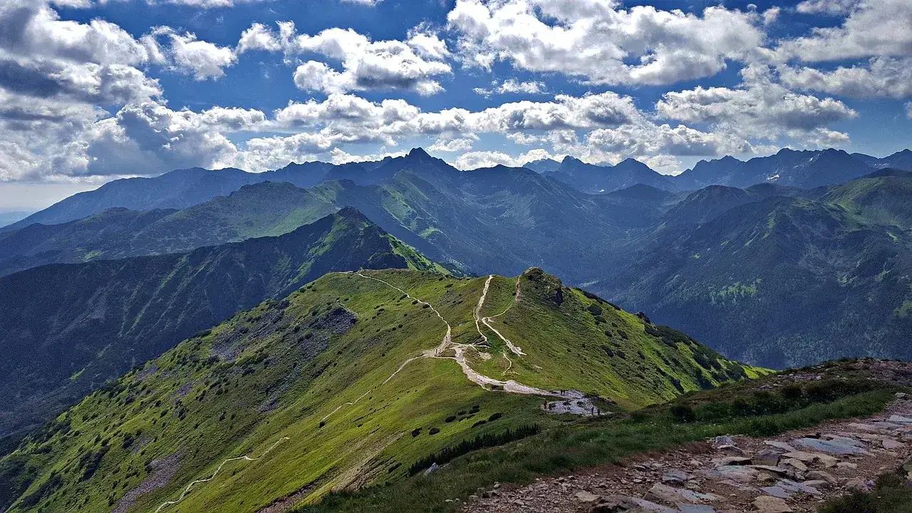 Ile kosztuje nocleg w Zakopanem? Przewodnik po cenach i oszczędnościach