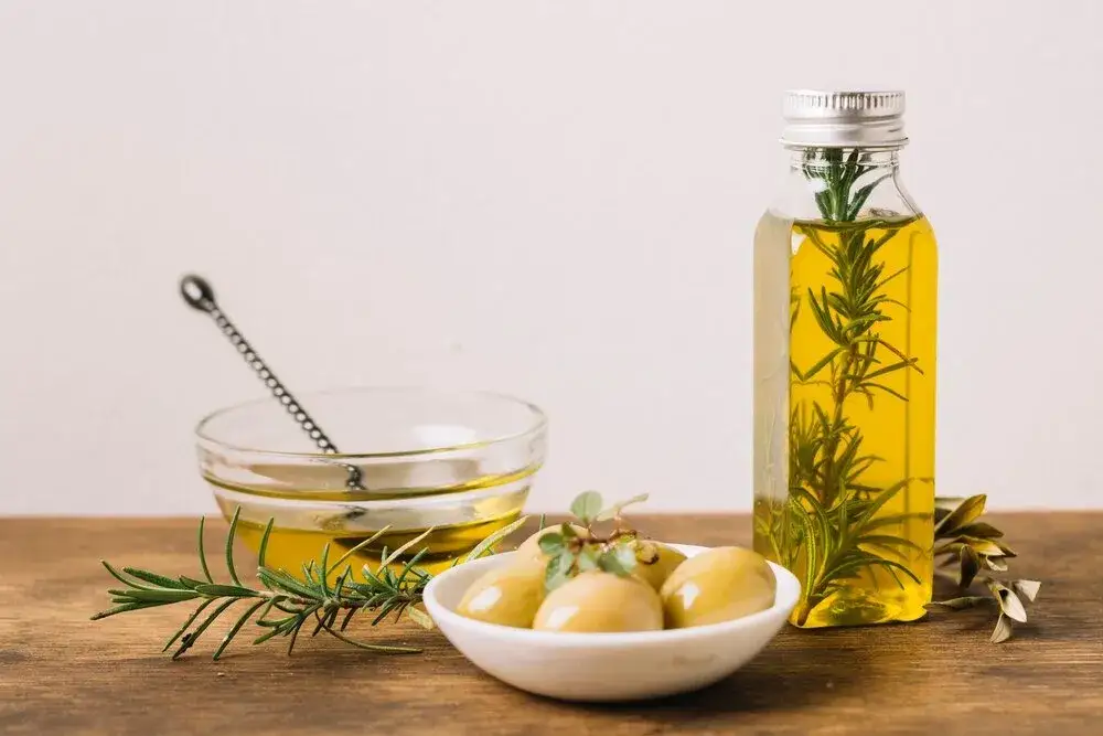 Jak pić oliwę z oliwek, by poprawić zdrowie i samopoczucie?