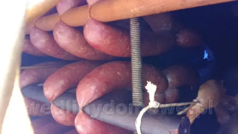 Peklowanie mięsa na kiełbasę: czy zawsze musisz? Ekspert radzi