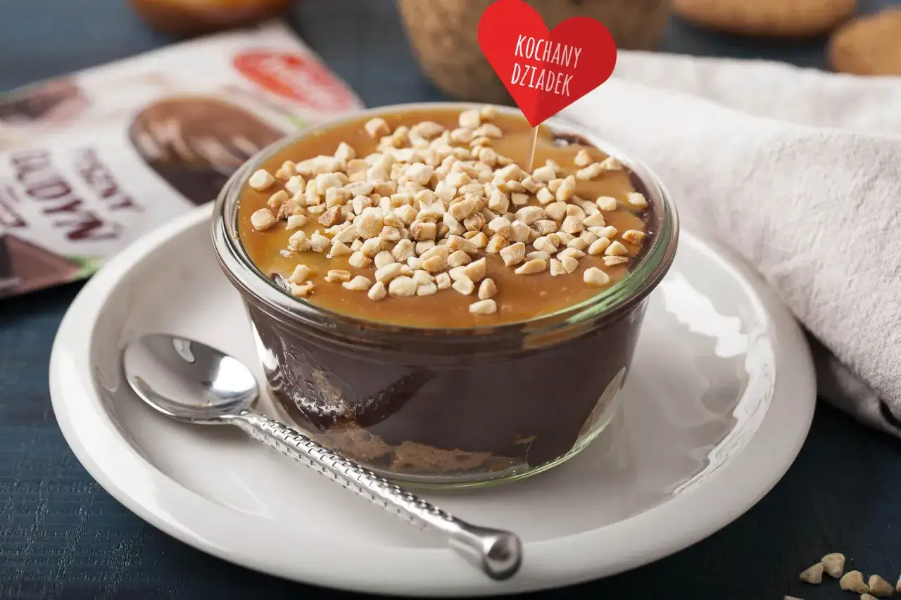 Przepisy na ciasto z masą krówkową, które zachwycą każdego smakosza