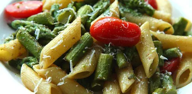 Penne ze szparagami: proste przepisy, które zachwycą Twoje podniebienie