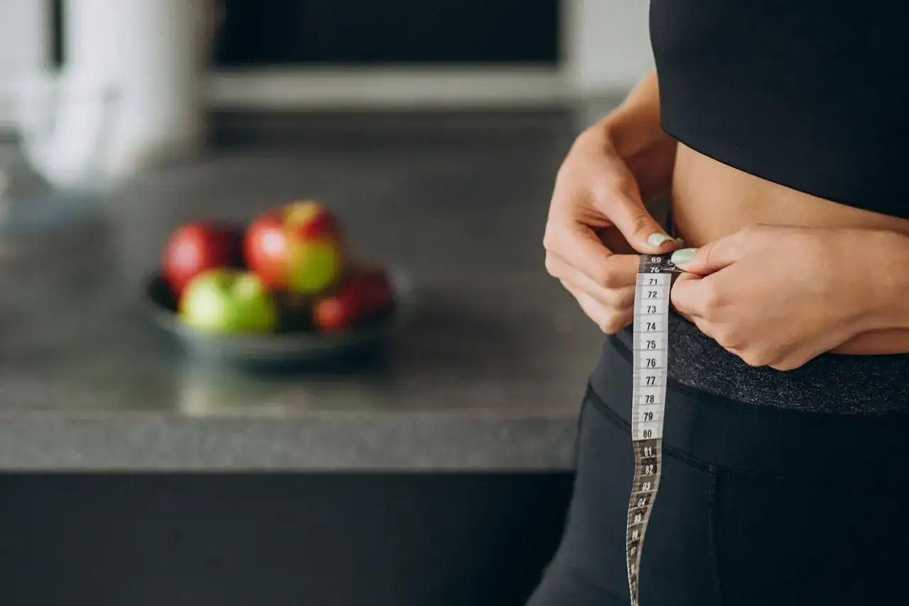 Waga stoi w miejscu mimo ćwiczeń? Poznaj przyczyny i rozwiązania