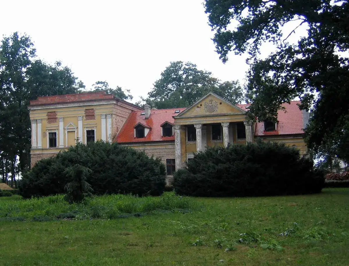 Parafia Borków Stary: Co warto zobaczyć i zwiedzić w Borkowie?