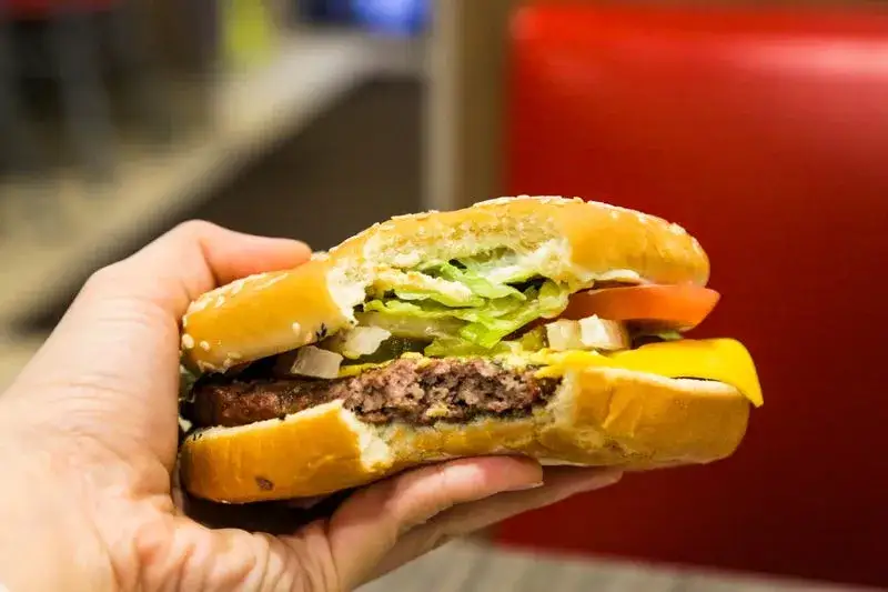 Burger King czy McDonald's - Który fast food naprawdę wygrywa?