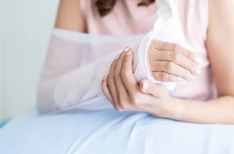 Rehabilitacja nadgarstka po złamaniu: Ile trwa i jak przyspieszyć?