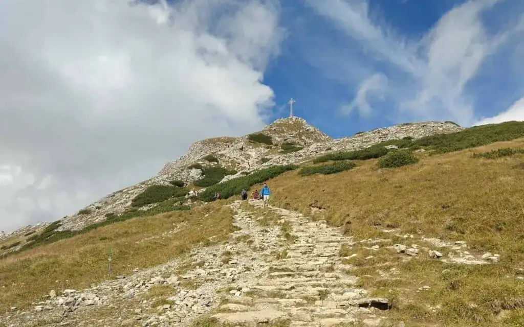 Jak dostać się na Giewont - sprawdzone trasy i transport z Zakopanego