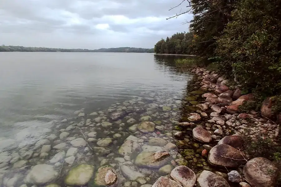 Gdzie leży jezioro Hańcza? Odkryj jego lokalizację i atrakcje