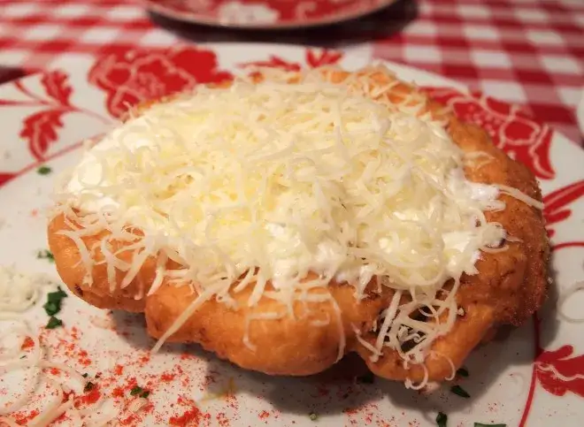 Co zjeść w Budapeszcie: 10 tradycyjnych potraw, które musisz spróbować