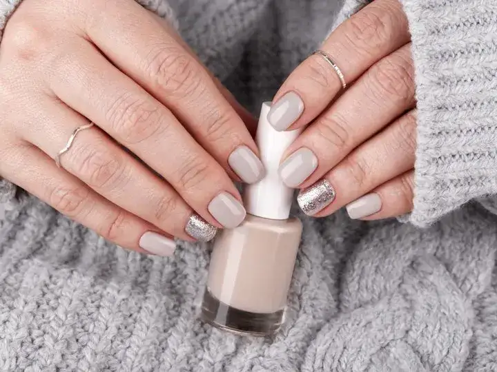 Czy można malować paznokcie w ciąży? Bezpieczne praktyki i porady