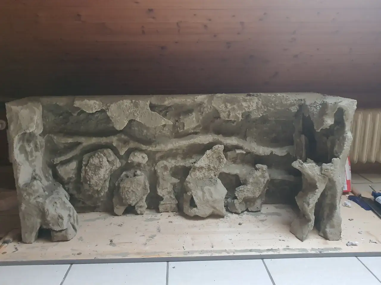 Jak zrobić tło do akwarium ze styropianu - proste kroki i porady