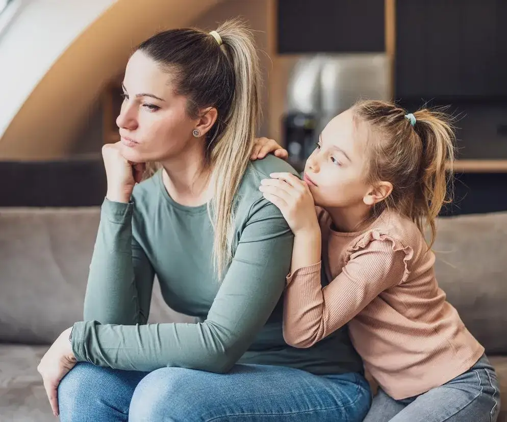 Co powinno niepokoić w rozwoju dziecka? Objawy, które alarmują rodziców