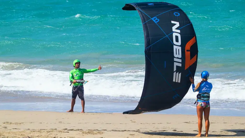 Kitesurfing: Ile kosztuje start? Pełny kosztorys i porady finansowe
