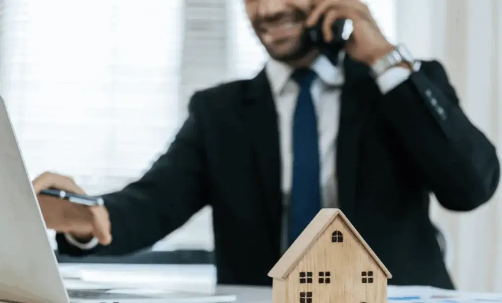Jak sprawdzić pośrednika nieruchomości i uniknąć oszustwa?