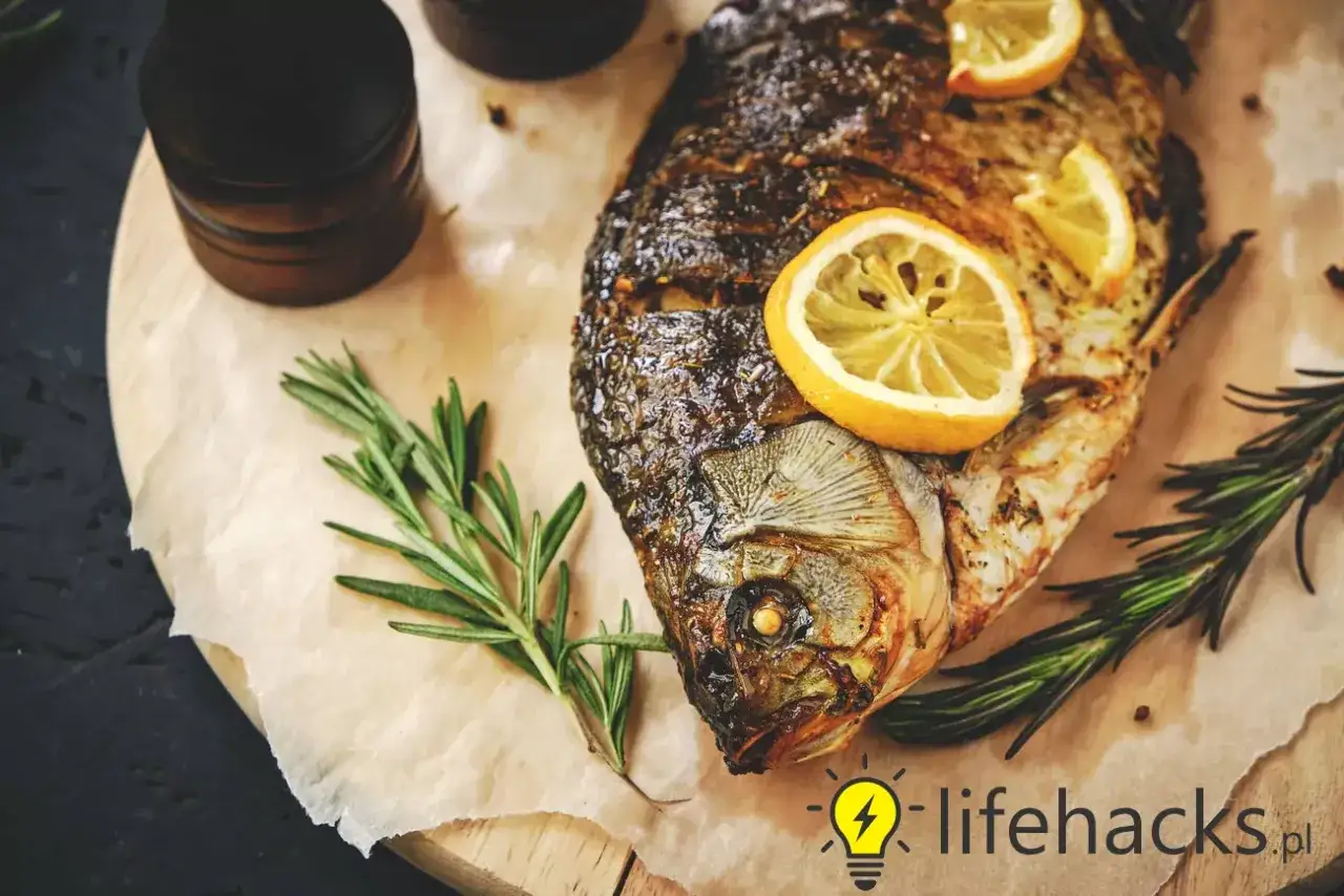 Jak piec rybę w piekarniku? Prosty przepis na soczyste danie