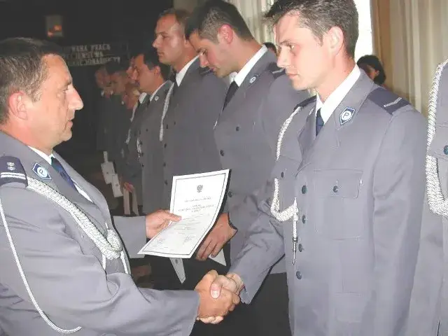 Praca w policji po studiach prawniczych - jak zdobyć wymarzoną posadę?