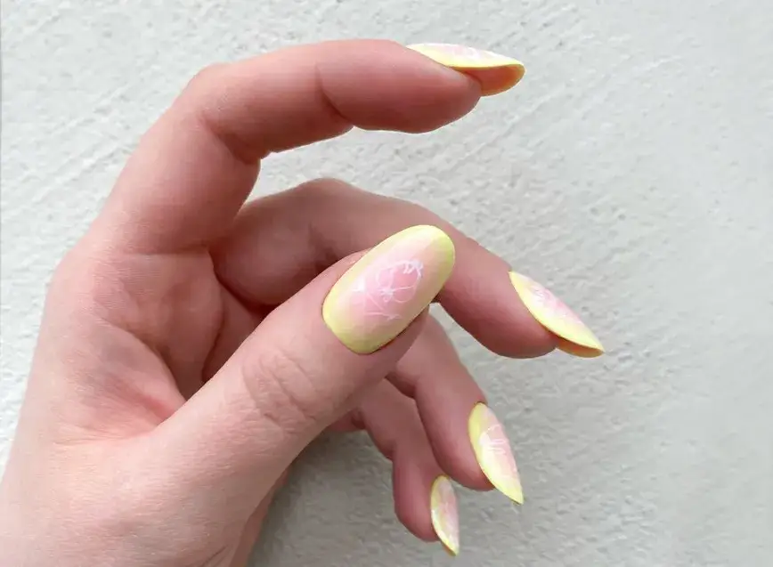 Jak zrobić stemple na paznokciach hybrydowych – łatwe kroki i porady