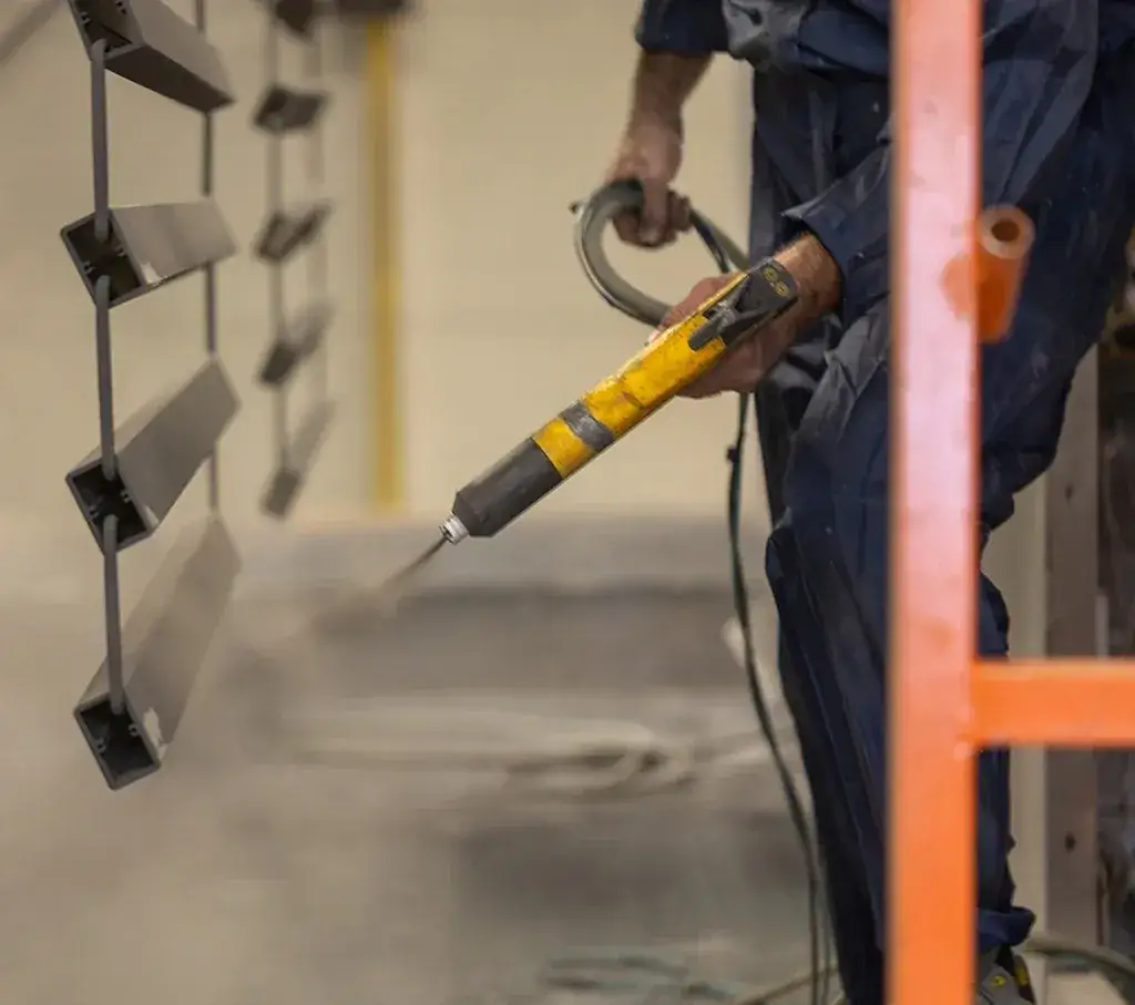 Malowanie proszkowe jak to działa - poznaj skuteczne techniki i korzyści