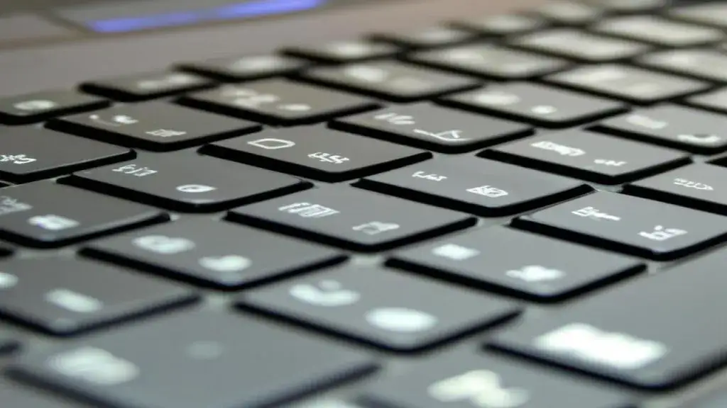 Jak włączyć klawiaturę ekranową w Windows i uniknąć problemów z pisaniem