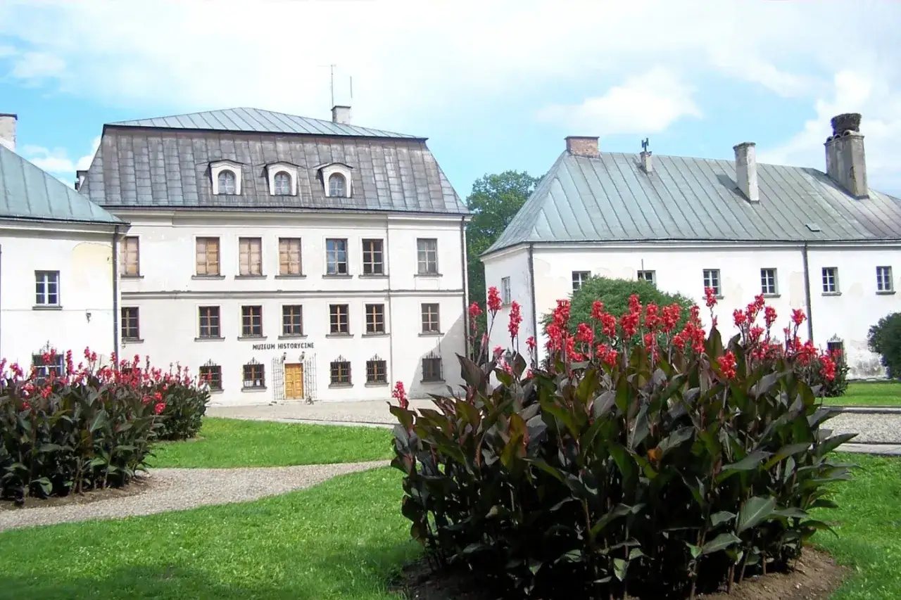 Muzeum historyczne pałac w Dukli – historia, wystawy i atrakcje