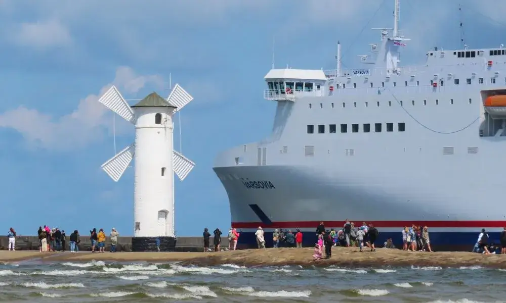 Ile aut zabiera prom w Świnoujściu? Zaskakujące fakty o pojemności