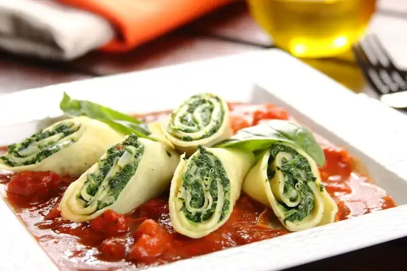 Przepis na idealny sos do naleśników ze szpinakiem i serem