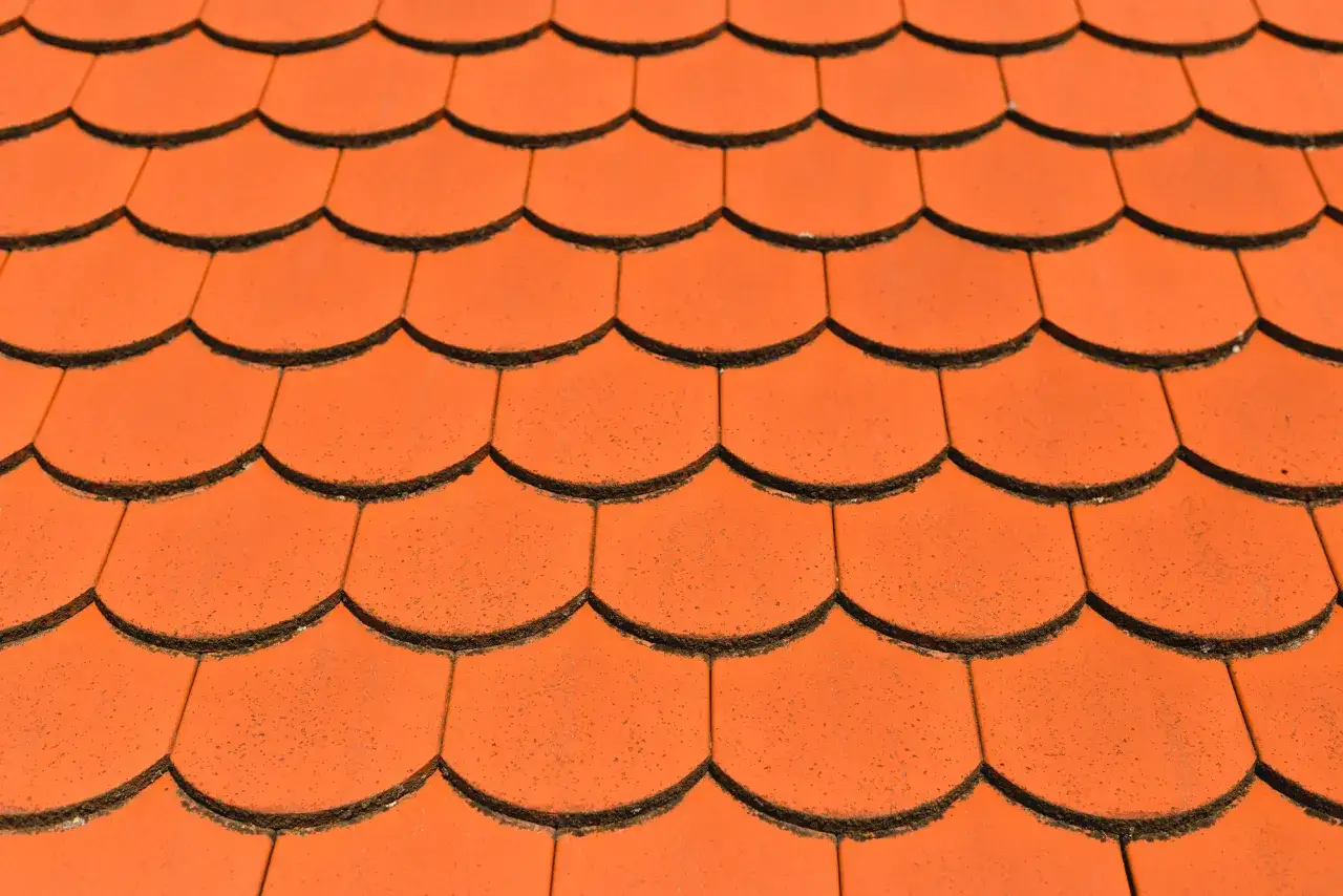 Ile kosztuje dachówka karpiówka? Ceny, które mogą Cię zaskoczyć