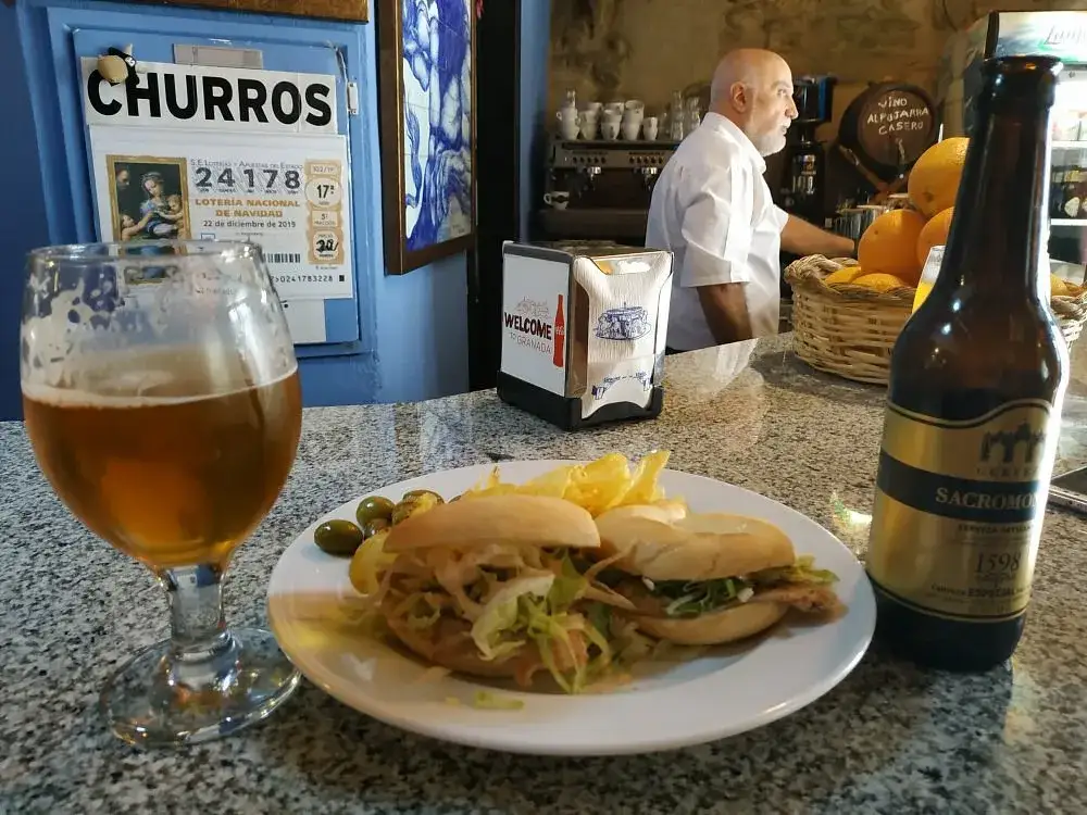 Bar Minotauro: Tapas, esmorzaret y el premiado sabor del Cabanyal