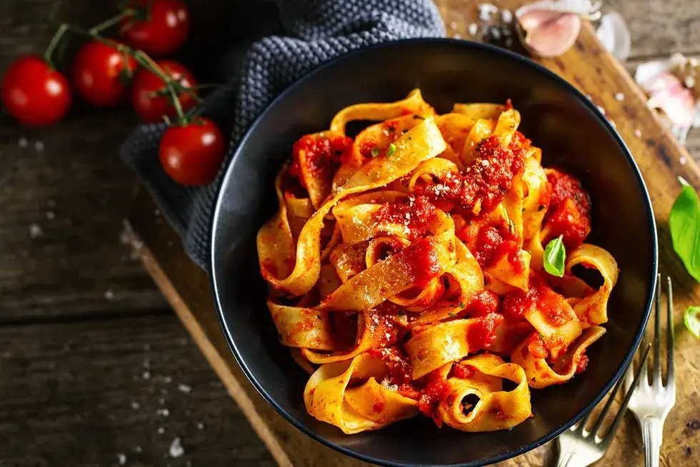 Obiad z pomidorów: Szybkie przepisy, leczo, makaron i przetwory