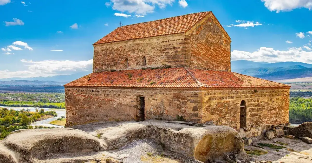 Gruzja kiedy jechać: odkryj najlepsze okresy na niezapomnianą podróż