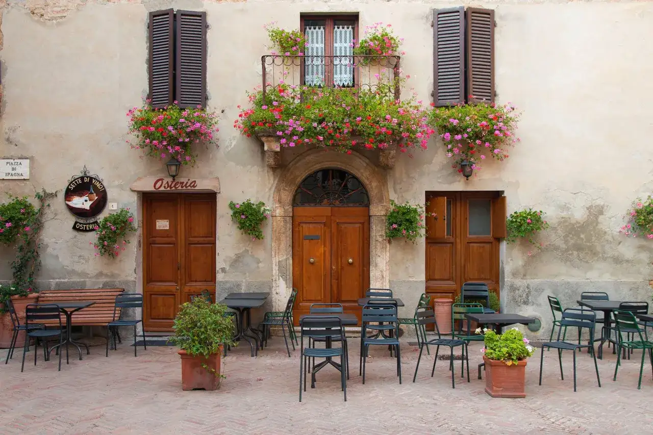 Nocleg tranzytowy: Co to znaczy i kiedy warto? Twój przewodnik