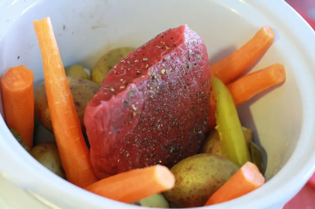 Czy surowa wołowina jest zdrowa? Odkryj ryzyka i korzyści zdrowotne