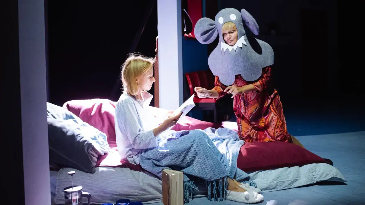 Jak się starzeć bez godności - komedia o utracie dignitas w teatrze