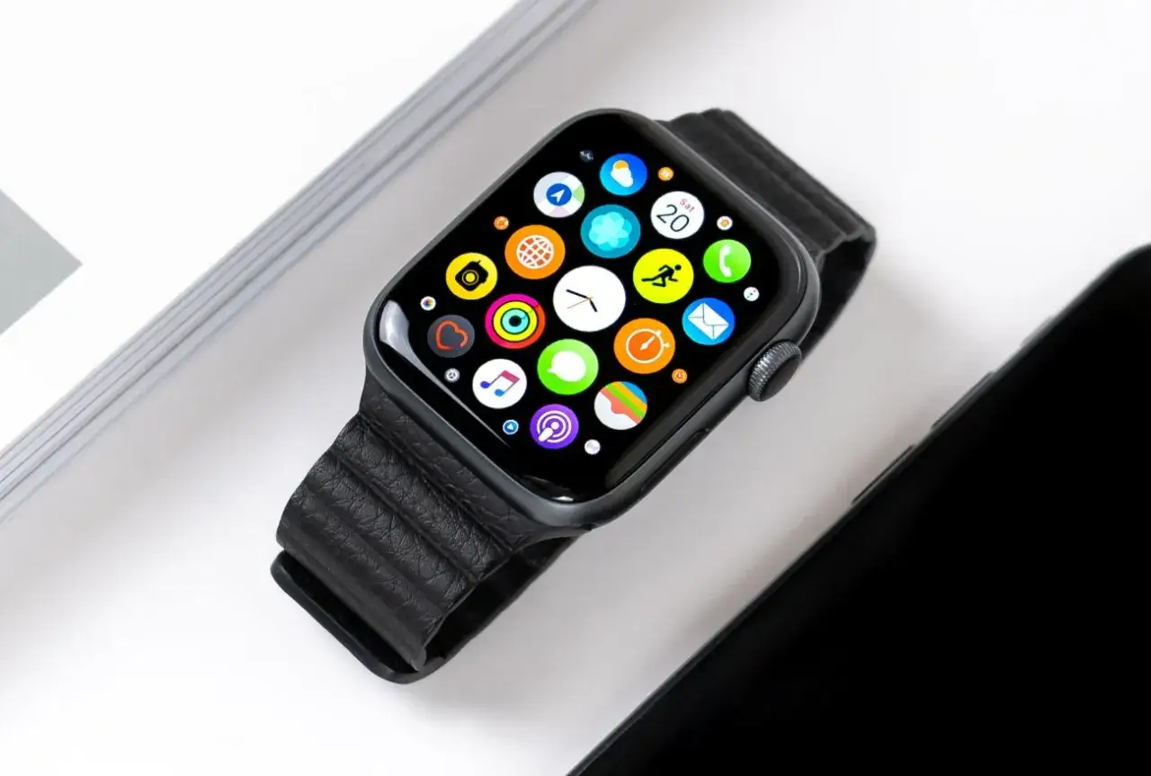 Najlepsze smartwatche damskie do 500 zł - styl i funkcjonalność w jednym