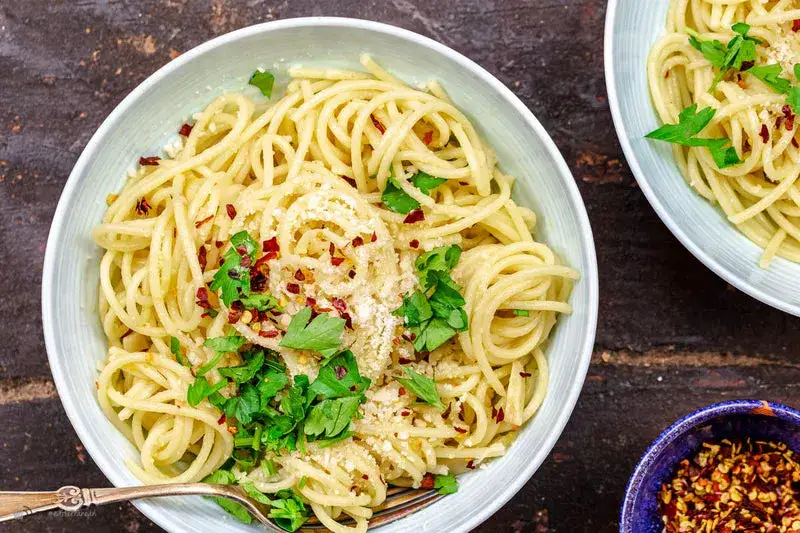 Spaghetti Aglio e Olio: Sekrety perfekcji i uniknij błędów!