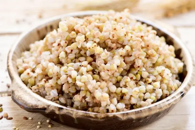 Sypka kasza gryczana niepalona: Przepis krok po kroku na idealną konsystencję