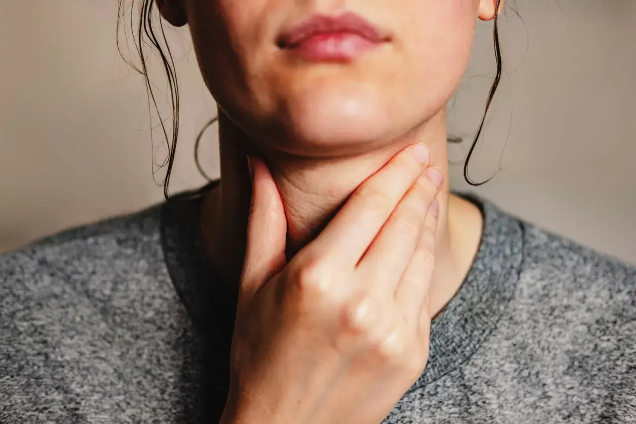 Nerwica gardła objawy: Jak rozpoznać i zrozumieć dolegliwości