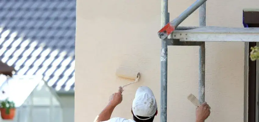 Elewacja gładka czy baranek: co wybrać, by uniknąć kosztów i problemów?