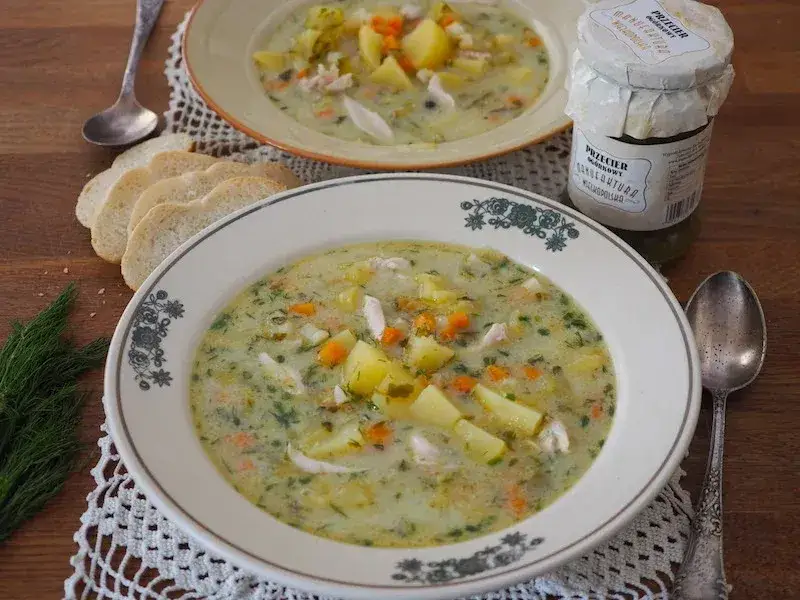 Jak zagęścić zupę ogórkową? Sprawdzone metody na idealną konsystencję