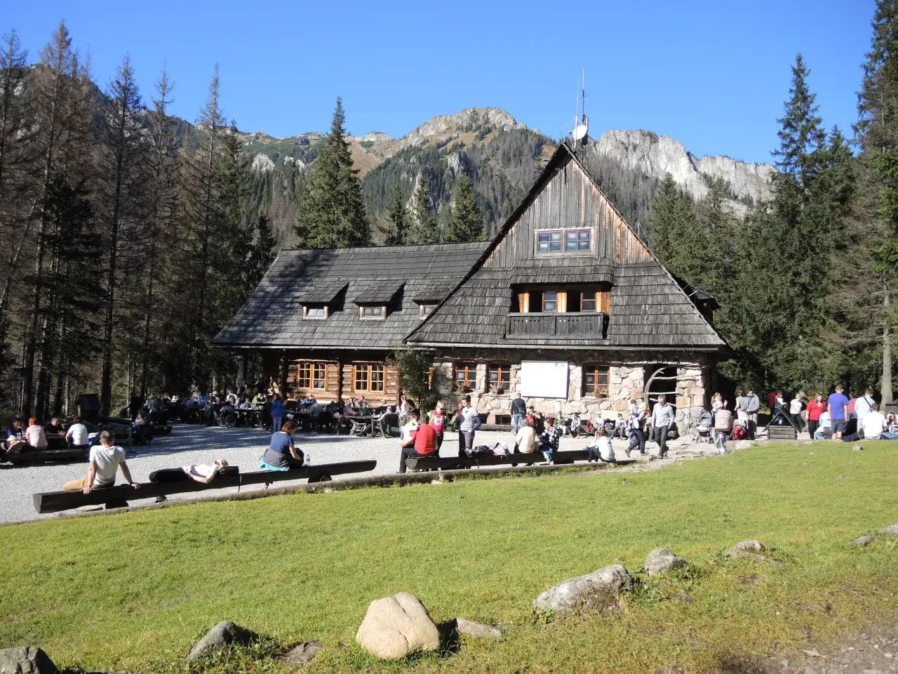 Schronisko PTTK w Dolinie Kościeliskiej: jak dojść i gdzie przenocować